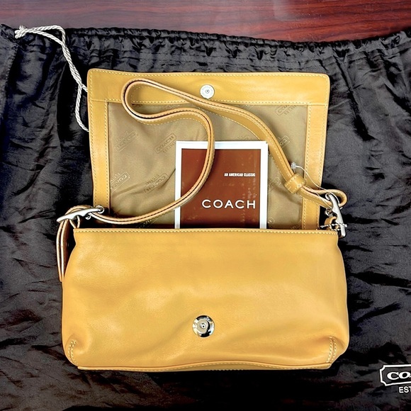 Coach Bag NWOT. Bag is Nude/Beige in color - Picture 1 of 4